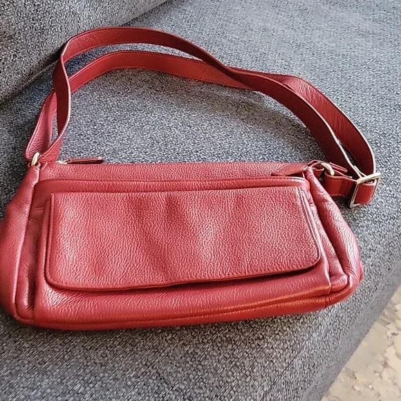 Handbags - Picture 7 of 8